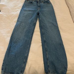 A&F High-Rise Relaxed Jeans / 25S / Medium Wash
